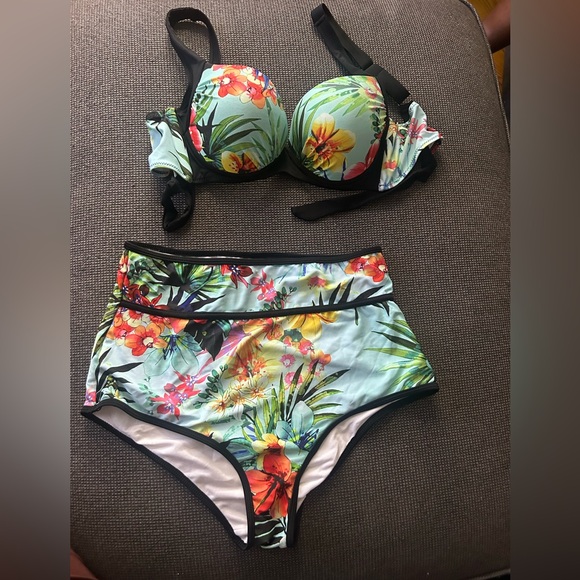 Forever 21 Other - Forever 21 Tropical Floral High Waisted Bikini Set M/L Retro Pin Up Swimwear